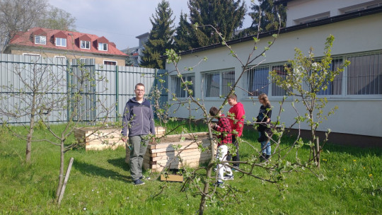 Záhrada, ktorá učí - vlastný dlhodobý projekt ZŠ Clementisova